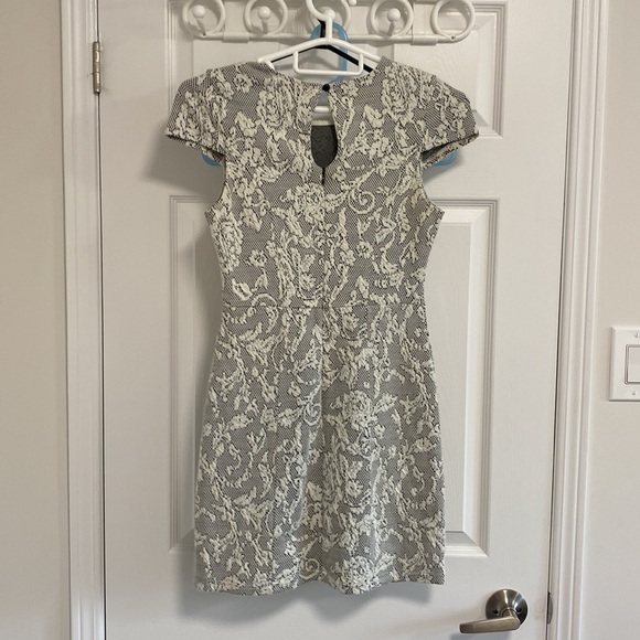 RD Style Dress - Picture 5 of 8